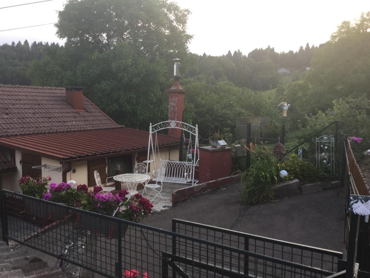 Le Haut-du-Them La Ferme De La-Haut B&B المظهر الخارجي الصورة